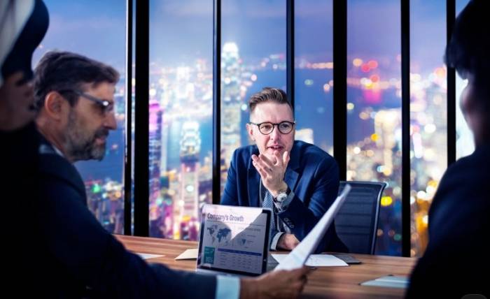 How Modern Executives Engineer Investor Decks in Dubai How Modern Executives Engineer Investor Decks in Dubai